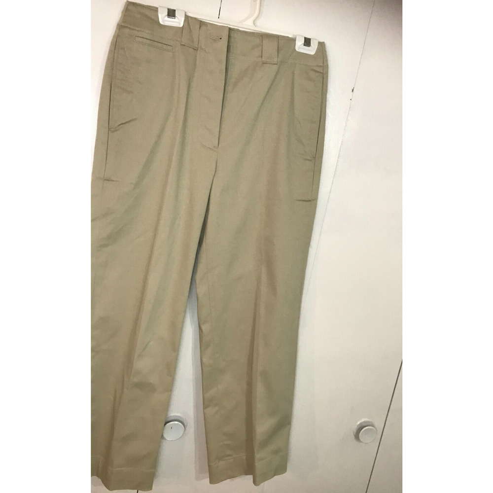 Burberry London England Women’s khaki pants size 4 Pockets Classy